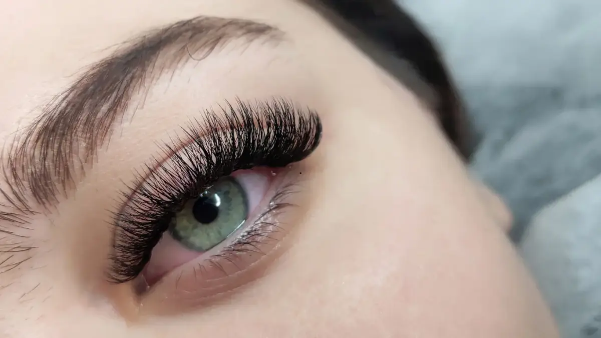 Dramatische und extrem dichte Russian Volume Lashes St. Gallen, handgefertigt von den Lash-Expertinnen im Lash Studio St. Gallen.