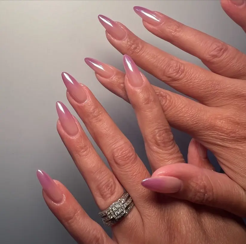 2. ✨ Glazed Ombré: Schimmernder Farbverlauf mit Glanz