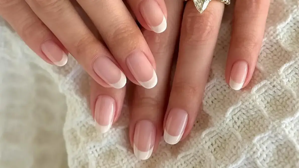 \\\"Glossy French Nails\\\" sind im Frühling 2026 total angesagt – das sind unsere liebsten Styles in deinem Nagelstudio St. Gallen