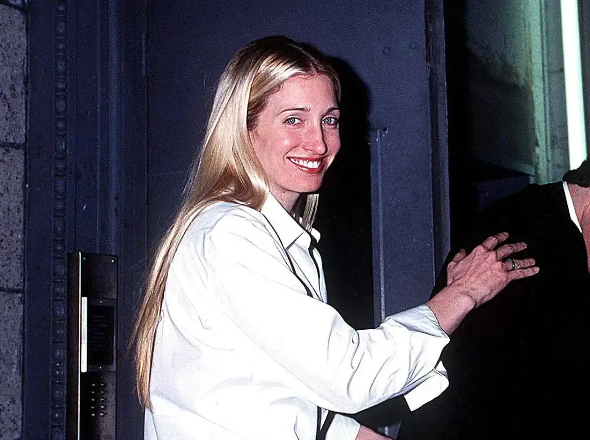 Trendfrisur: Foiled Cashmere Blonde | Coiffeur St. Gallen