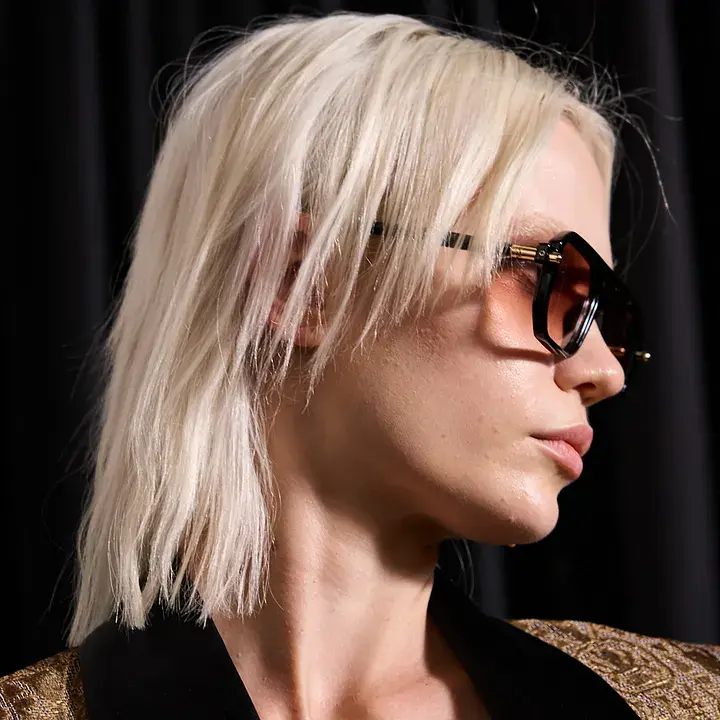 Long Bob mit fliessendem Balayage St. Gallen für optisch mehr Volumen, kreiert im exklusiven Beautycenter by Neta.