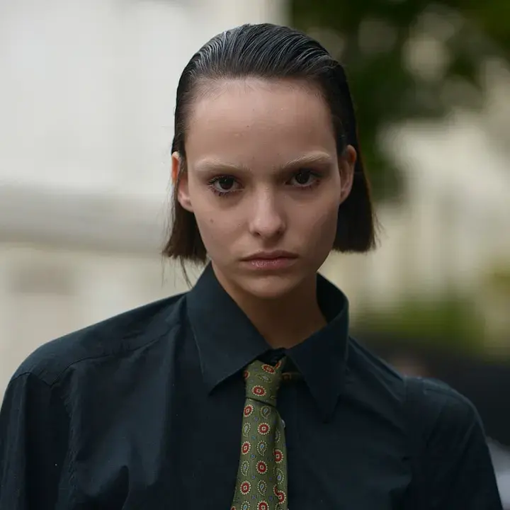 Präziser Blunt Cut mit glatter Keratinbehandlung für feines Haar bei deinem Coiffeur St. Gallen.