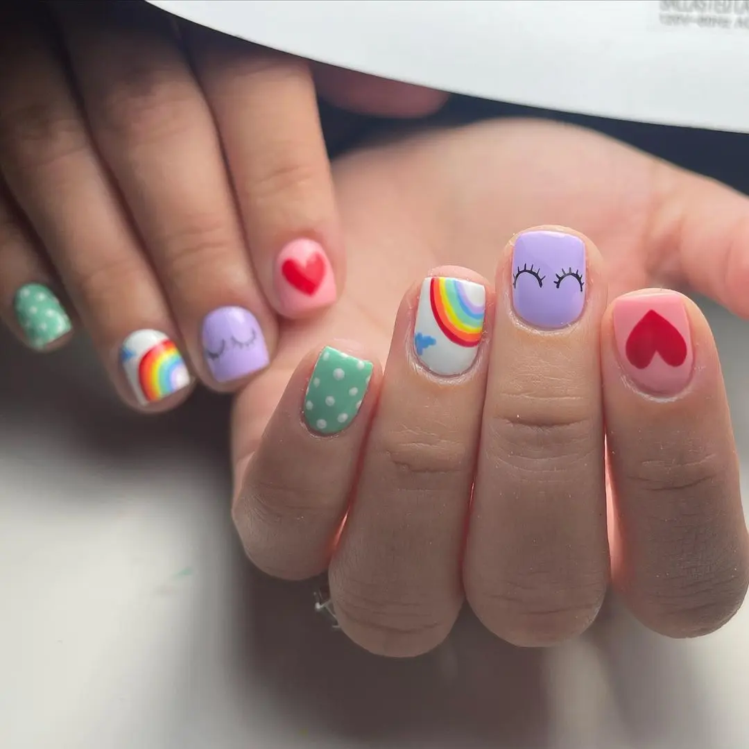 Leuchtende Dopamine Nails in knalligen Farben für gute Laune, professionelle Maniküre St. Gallen.