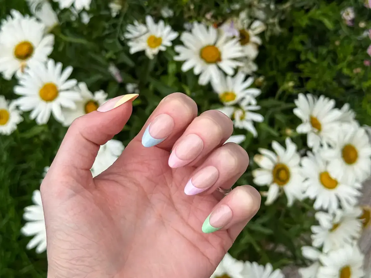 Stiletto Flower Nails mit floraler Nailart im Nagelstudio St. Gallen Beautycenter by Neta.