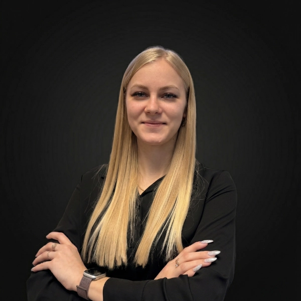 Lena — Junior Nail Artist